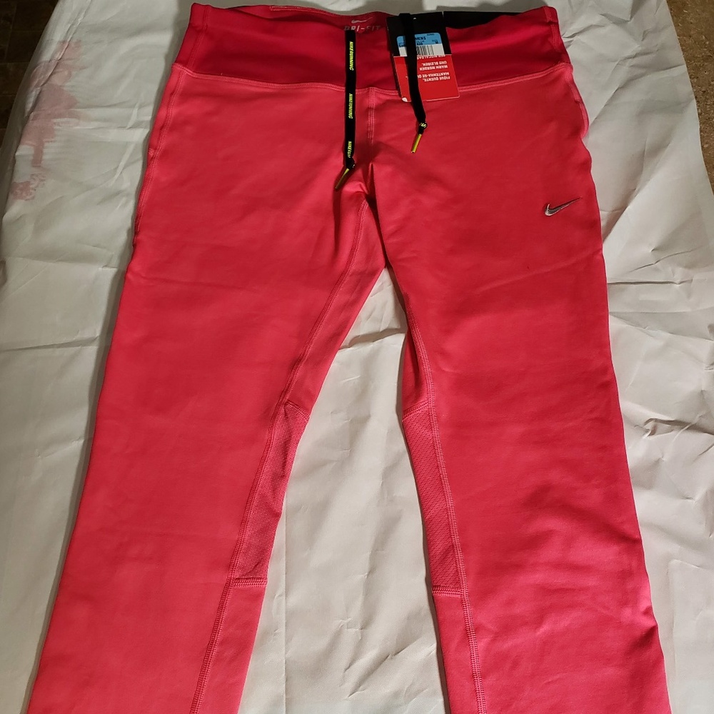 NIKE CAPRI PANTS